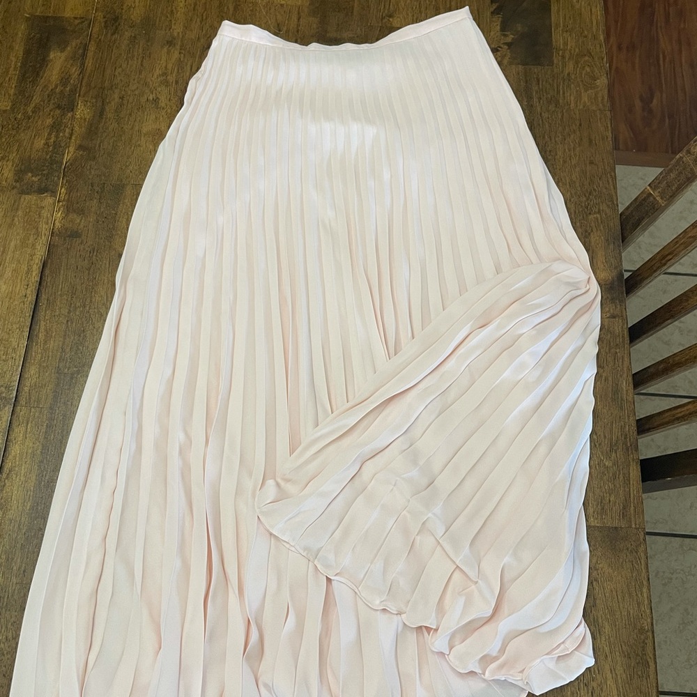 Banana Republic Pale pink pleated skirt